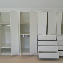 Großer Dachschrägenschrank mit Tip On Fronten, in schlicht weiß