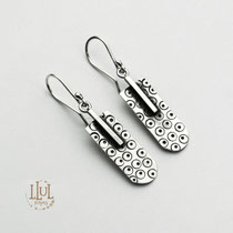 Aretes grabdos a mano en plata 950.
