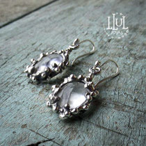 Aretes en plata 950 y cuarzo.