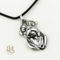 Pedido especial del retrato de la mascota de la casa, hecho en plata 950. Tiene el detalle del hueco en el pecho por característica propia.