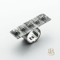 Anillo hecho en plata 950.