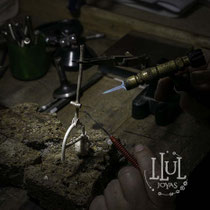 Proceso de soldado de escultura en plata.