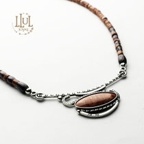Collar hecho en plata 950 y spondylus.