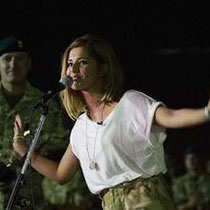 13 septembre 2011 - Cheryl rend visite aux troupes britanniques en Afghanistan.