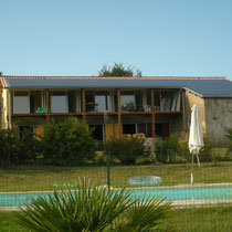 Le gîte vu de la piscine