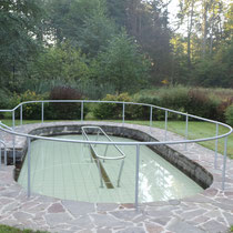 Wassertretbecken in 94551 Lalling - an der Straße zwischen Gerholling und Jägerhölzl/Lalling) direkt am Steinbruchsteig (Bild: Touristinfo Lalling)