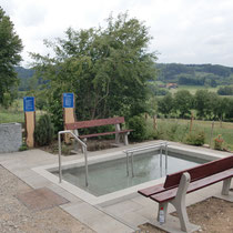 Kneippanlage in 87733 Markt Rettenbach - Richtung Winden(Burg) Hinweisschild (Unterallgäu)