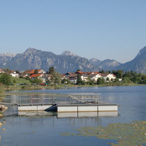 Wassertretbecken mitten im Hopfensee in Hopfen bei Füssen (Allgäu)