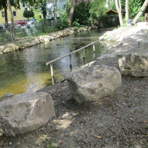 Wassertreten in 86150 Augsburg- am Mühlbach Stadtteil Persee  (Foto: K. Schleifer)