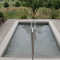 Wassertretbecken in 87733 Markt Rettenbach - Richtung Winden (Burg) Hinweisschild (Unterallgäu)