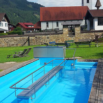 Wassertretbecken in 87541 Unterjoch- im Dorfgarten, Steinebergweg (Oberallgäu)