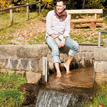 Wassertretbecken in 93462 Lam / Lambach – unterhalb Parkplatz Märchen- und Gespensterschloss (Bild: Touristinfo Lam)