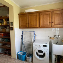 Buanderie avec lave linge .....