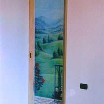 trompe l'oeil su porta scorrevole in legno