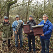 Drei neue Fledermauskästen für den Wildpark. Foto: Wolfgang Kulick