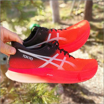 Der 'METASPEED SKY' von Asics im Test...