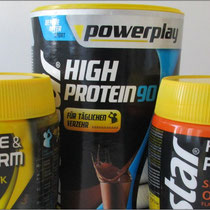 'Hydrate & Perform' und 'Powerplay High Protein' von Isostar im Kurztest.