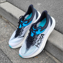 Der 'Rocket X 3' von HOKA im Test...