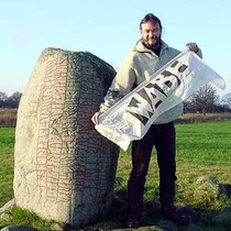 Hannes Hirsch, Kalevistein auf Ödland (der größte Runenstein mit der längsten überlieferten Skaldenstrophe)