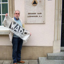 Ulli Brockmeyer vor unserer Bank in Luxemburg