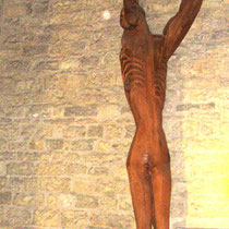 Christ de Zadkine taillé dans un tronc d'arbre