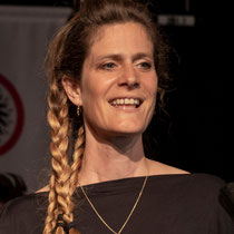 Sonja Riesen, Sängerin 