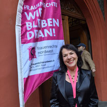 Erika Paneth, présidente de frnw, à l'entrée