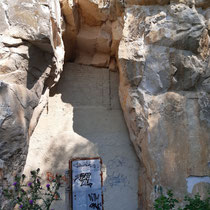 Eingang zur großen Sandsteinhöhle