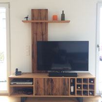 TV Möbel mit Weinregal aus Eiche Altholz