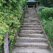 高館義経堂入り口の階段