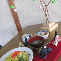 今年のひな祭りは、ちらし寿司、お吸い物、手作り茶碗蒸し、ポテトサラダでした！ランチ担当玉川スタッフのご飯はいつも美味しい😋