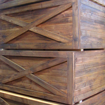 gebürstetes Holz mit Lasuren