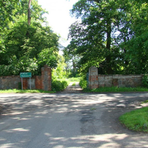 die alte Einfahrt auf den Gutshof in Großenhagen