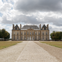 En effet, çà ressemble un peu à Versailles avec ses beaux bâtiments et allées en prolongement