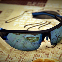Die Sportbrille ‚B'TWIN Cycling 700‘ im Test.