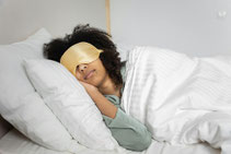 Foto von mehreren Teilen vom Bäcker wie zum Beispiel Brezel, Schokobrötchen und Apfeltaschen