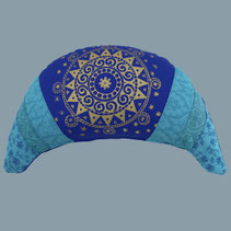 meditationskissen halbmond gross luxus blaue farben mandala in gold für yogaraum