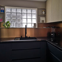 alcyone, anne merceron, guillaume larreur, design, sizun, bretagne, rénovation, patrimoine, manoir, kernault, exposition, accueil, boutique, café, lizerand architecte, monument historique, chemins du patrimoine, scénographie, mobilier, comptoir