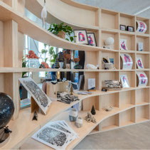 alcyone, anne merceron, guillaume larreur, design, sizun, bretagne, rénovation, patrimoine, manoir, kernault, exposition, accueil, boutique, café, lizerand architecte, monument historique, chemins du patrimoine, scénographie, mobilier, comptoir