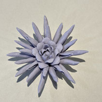 fleur murale 3D decoration lys bloom blanche idee cadeau idee decoration ceramique porcelaine en relief noel anniversaire femme homme salon parfum petals tendance moderne design contemporain 