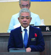 「瑕疵があった」と答弁した田代課長=12日、同議場