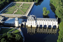 Charming and comfortable cottage with swimming pool between the Futuroscope and the Loire Valley castles