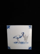 Carreau Oiseau coloré 17    fond bleuté Dimensions 13cm×13cm Faience de Delft