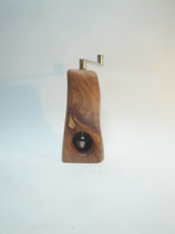 Muskatmühle Muskatreibe gestockter Apfel