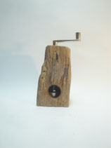 Muskatmühle Muskatreibe alter Eichenbalken