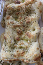 Focaccia mit Oliven oder Kräutern