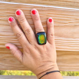 BAGUE EN VERRE DICHROIQUE NOIR AUX REFLETS JAUNE VERT BLEU