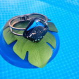 Bracelet en verre noir et dichroïque bleu , vert et poudre dorée