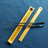 Boite à baguettes en bambou avec une paire de baguette 23,5 cm en résine noir bois sculpté