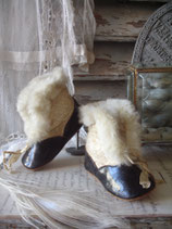 Zauberhafte viktorianische Baby Fellstiefel